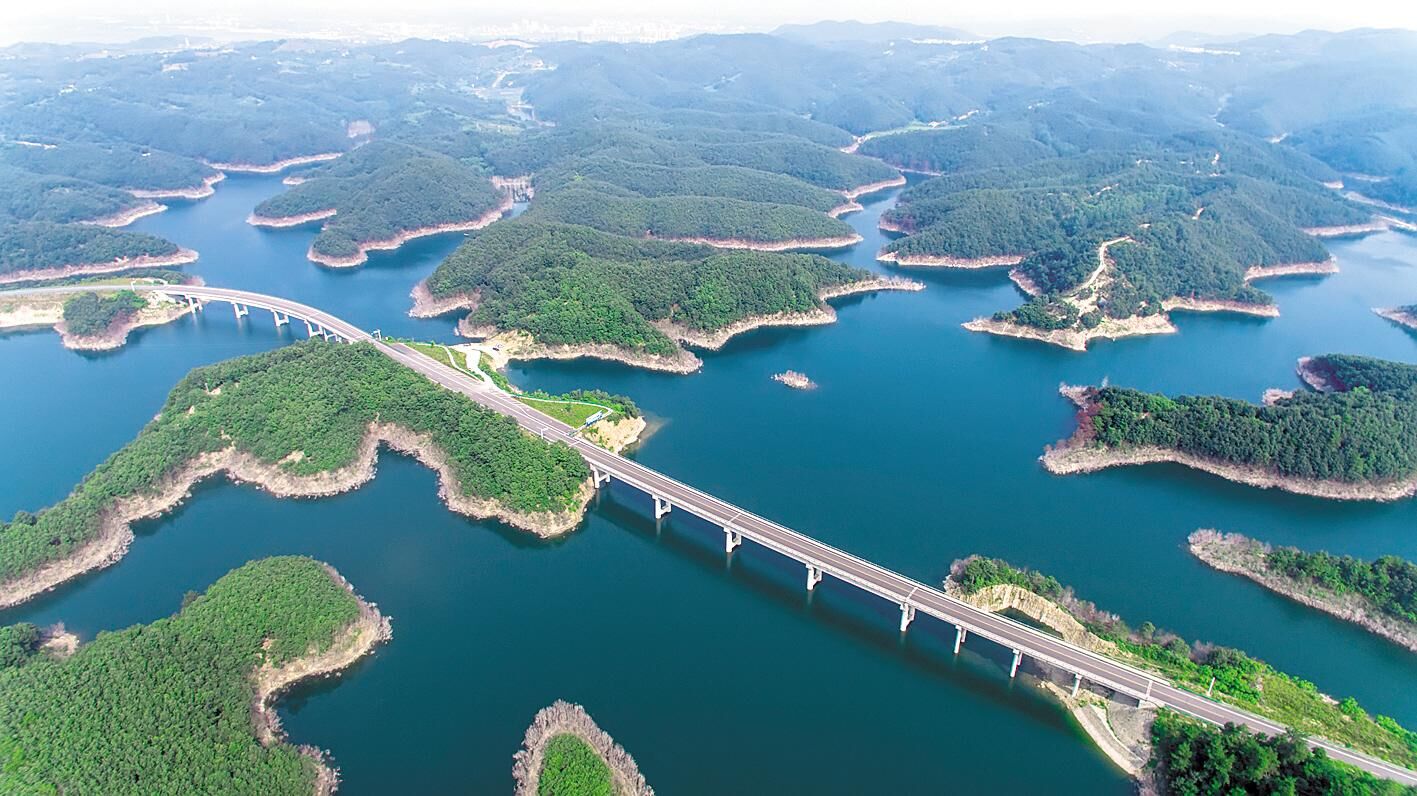 data-lemmaid="3402532">丹江口水库 /a>风景名胜区,位于湖北省丹江口