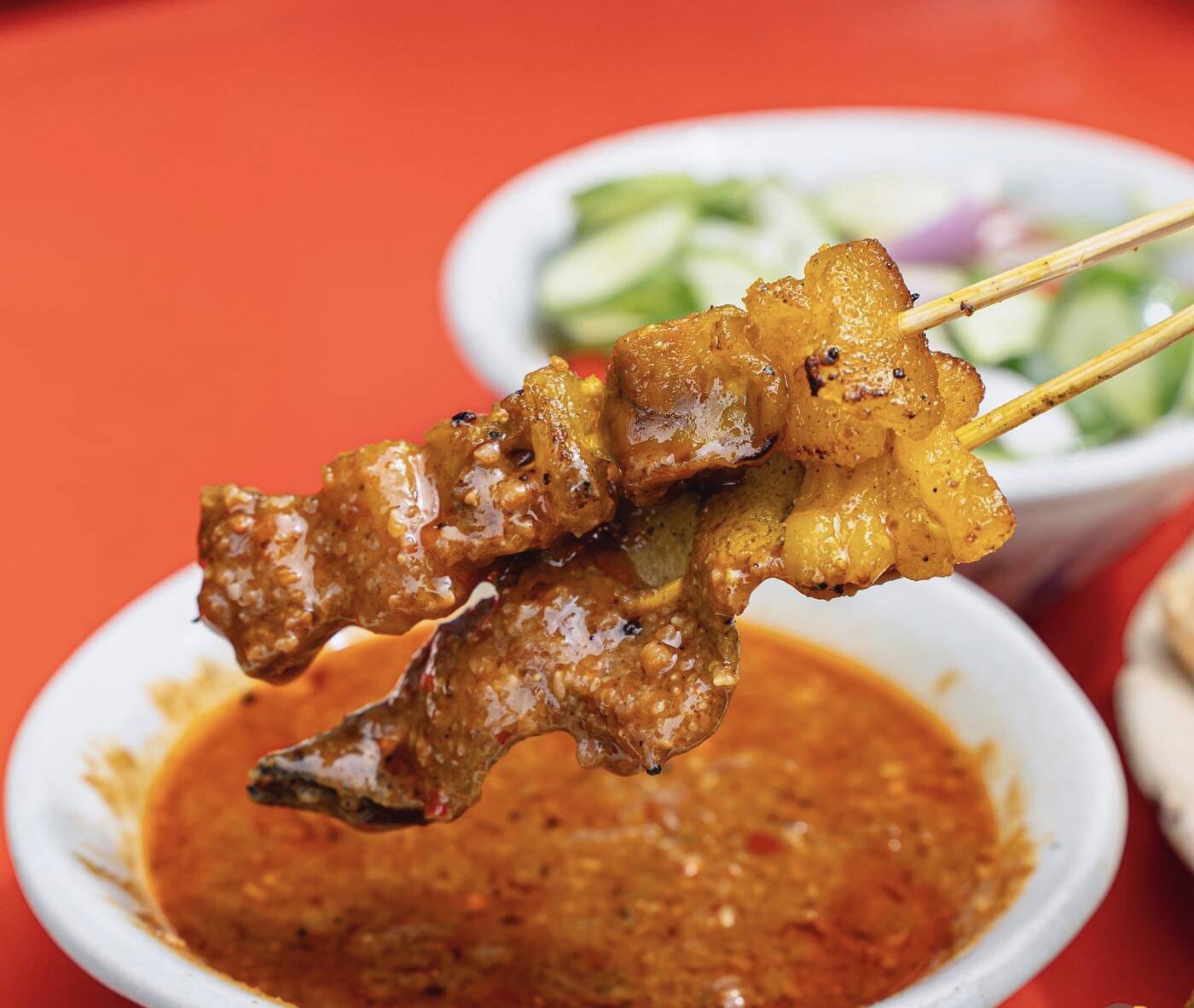 ="gn6sfljh4q">沙爹风味肉串是一道美食,主要制作材料有嫩牛肉或鸡肉