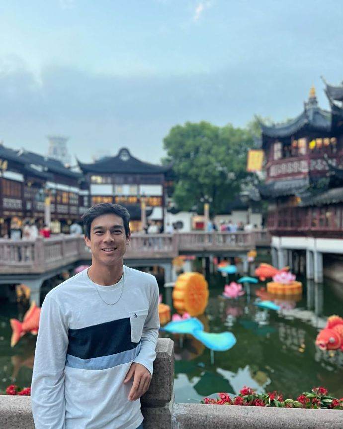 场外的麦克唐纳德