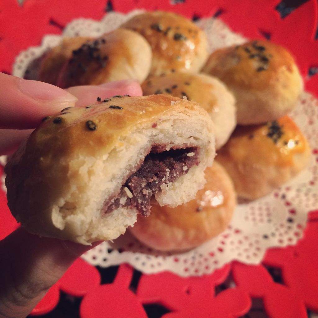 data-id="gn8m3n09tj">红豆酥派是一道美食,主要食材有冷冻酥皮,红豆