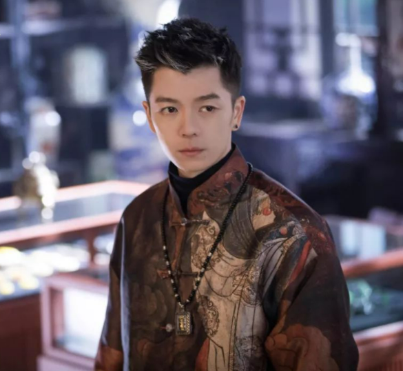 皇甫云,男,是都市探险剧《 a target="_blank" href="/item/黄金瞳