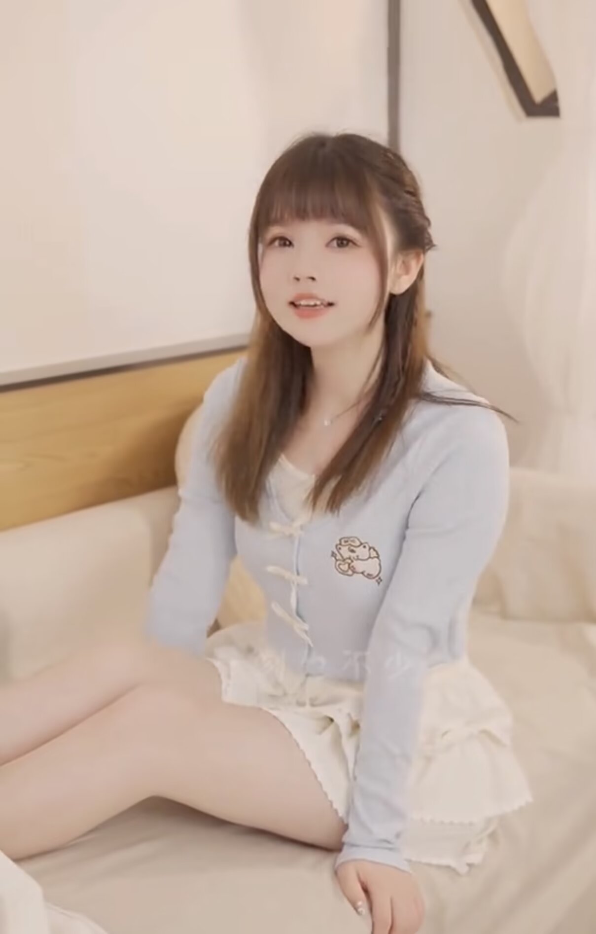  p data-id="gnvg9ukbnb">饭思思,出生于江西省