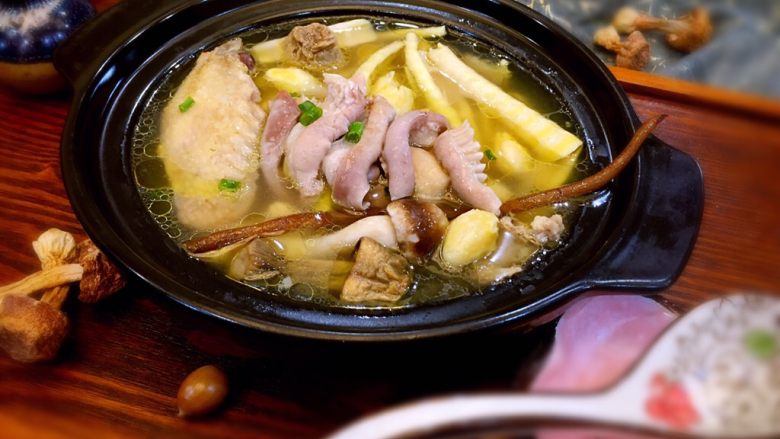 松茸煲鸡汤