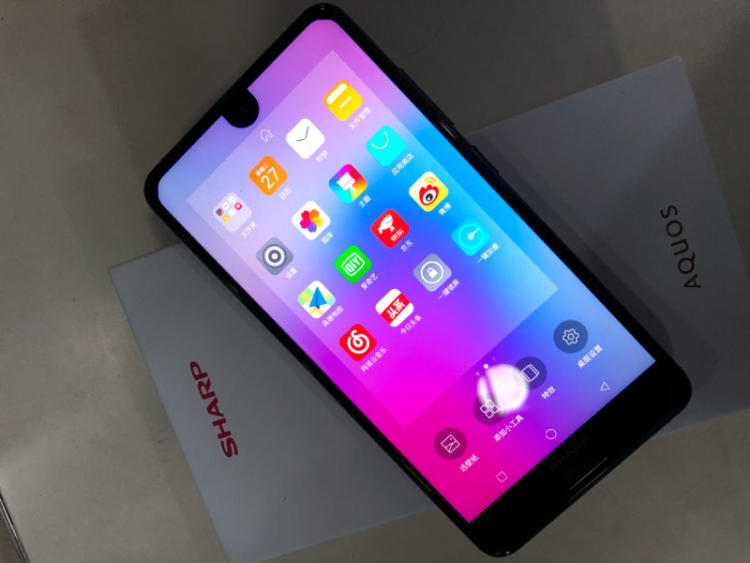 是夏普品牌下的一款 a target="_blank" href="/item/智能手机/94396"