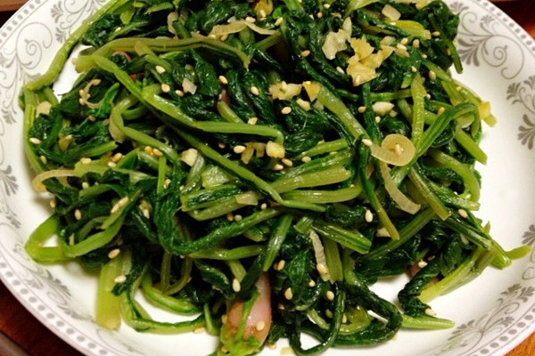 蒜茸凉拌萝卜缨