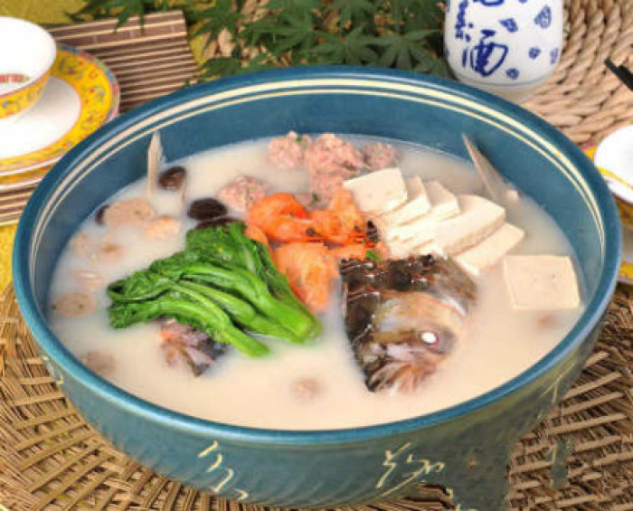 豆腐香菜滚笋壳鱼汤