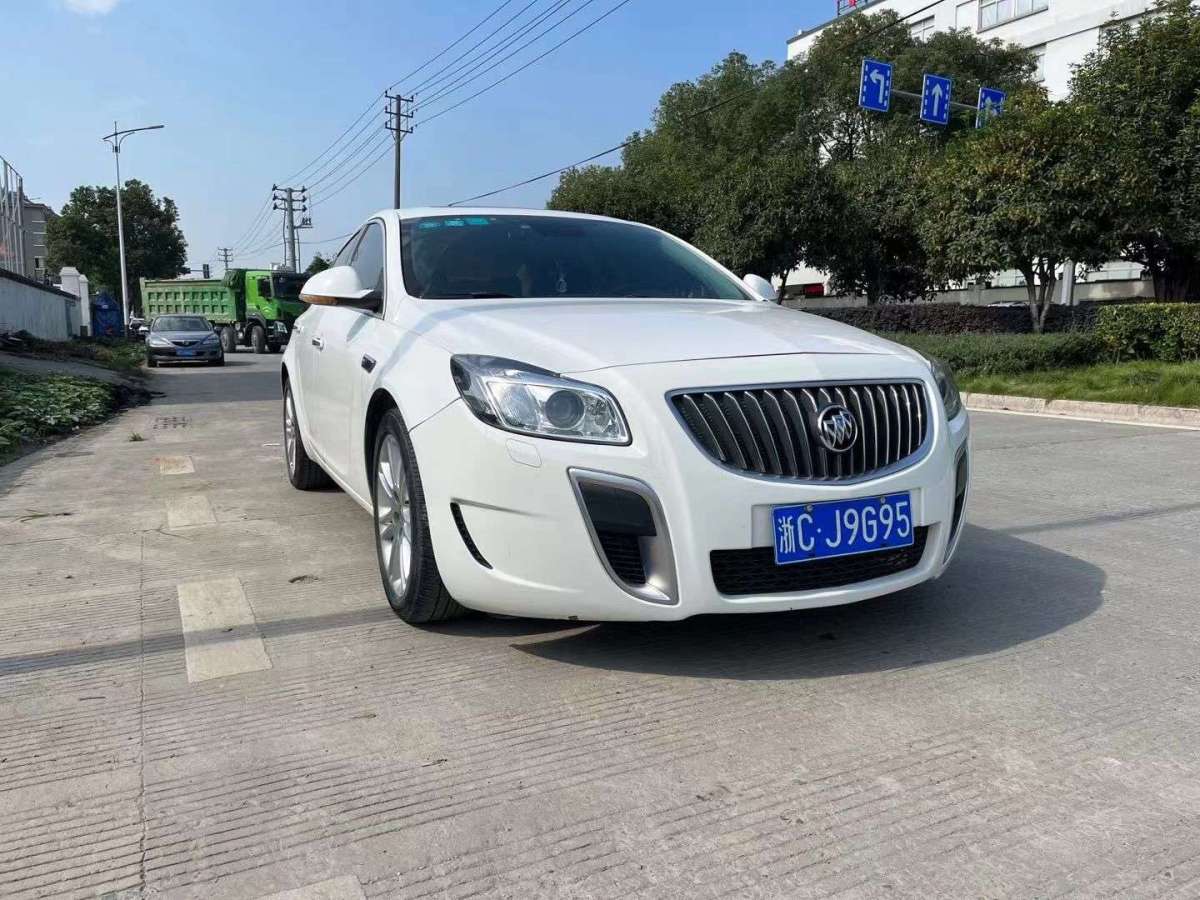 2013款君威 2.0t gs 豪情运动版