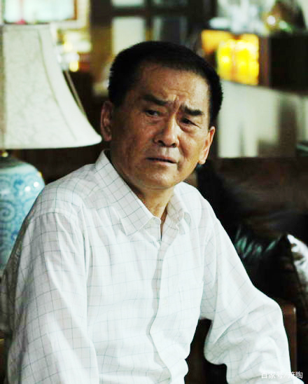 他是十大笑星之一 侯耀华将他逐出侯门 妹妹不买账 大佬撂下重话_百科TA说