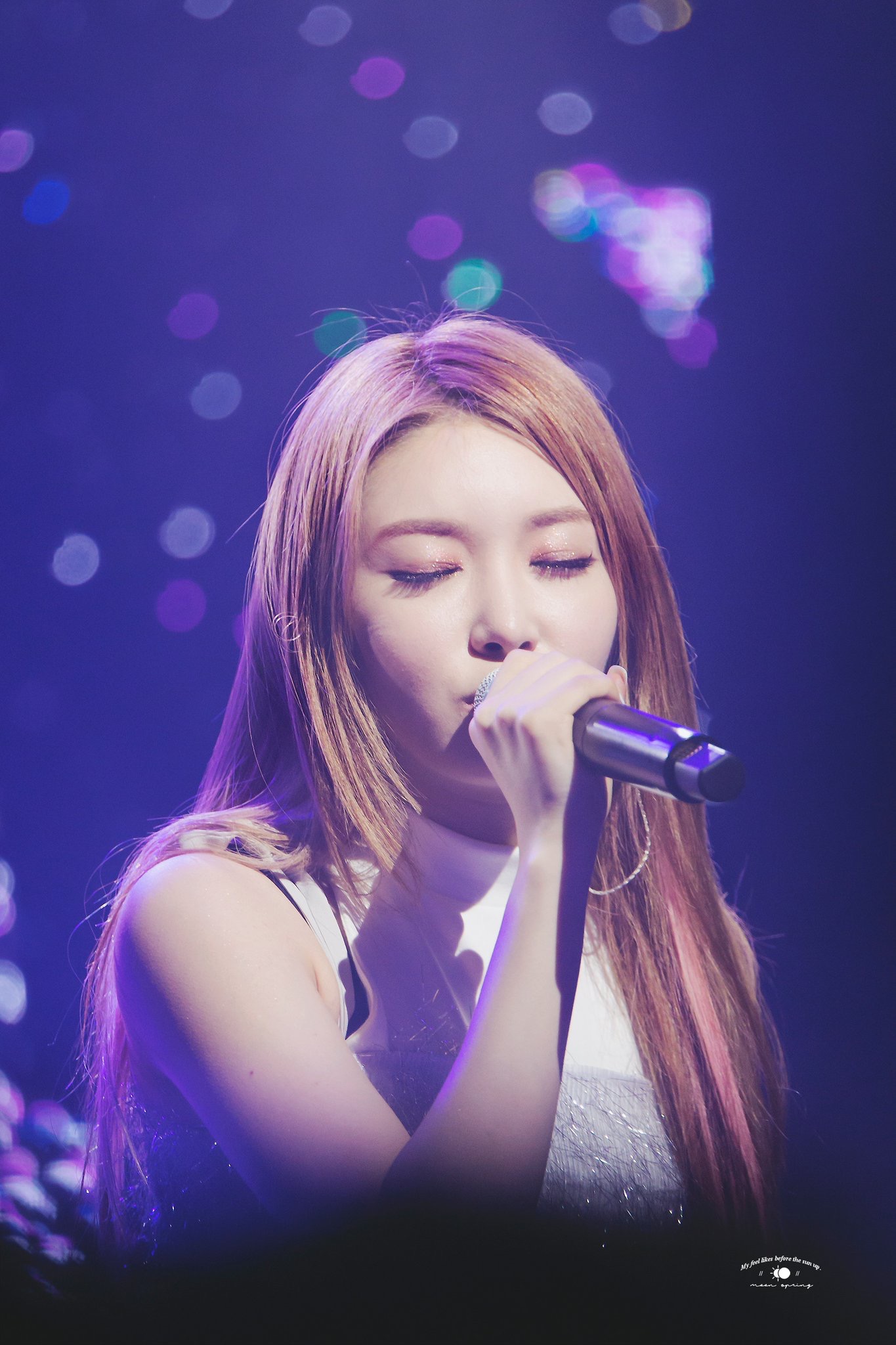  p>金请夏(         ,kim chung ha),原名金灿美(         ),1996年2