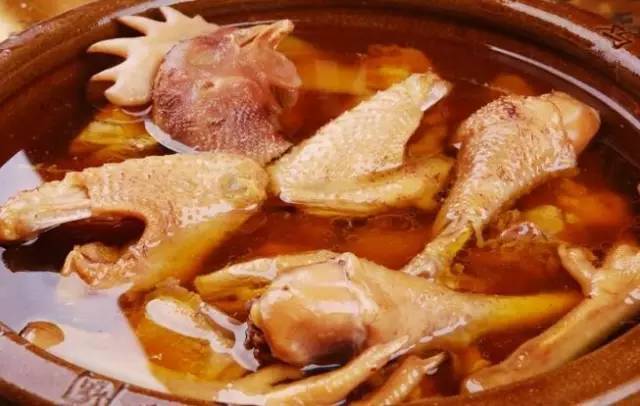 href="/item/土鸡">土鸡 /a>煲是一道营养价值很高的特色传统名菜