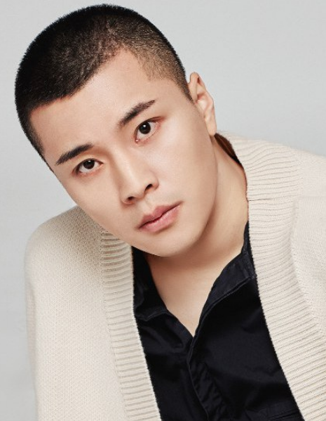  p>罗威,男,上海开心麻花签约演员,毕业于上海师范大学谢晋影视学院.