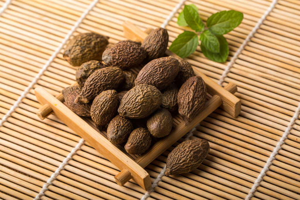  p>胖大海别名 :大海,大海子,大洞果,大发, a target="_blank" href="