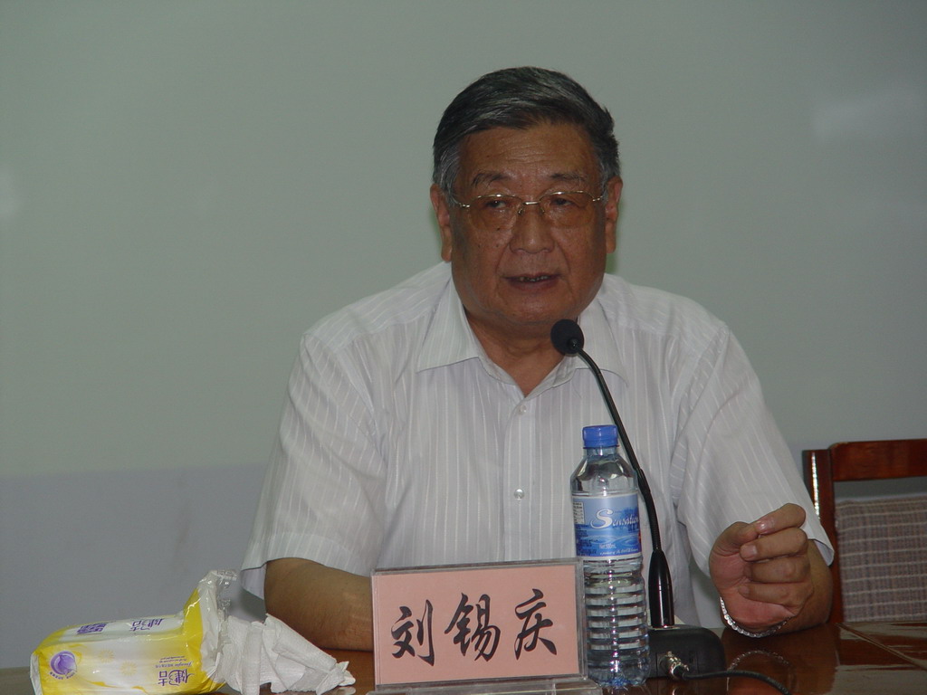  p>1938年10月生,河南滑县人.