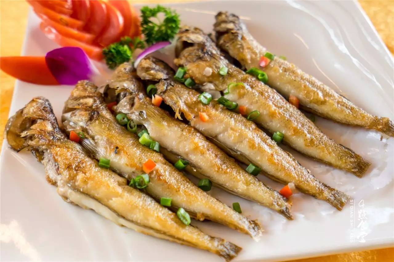  p>酥炸野生卿鱼是一道主材料为野生鲫鱼,香菜, a target="_blank"