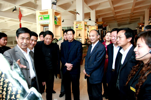 k6cb0kg">梁绪兴,曾任<a target="