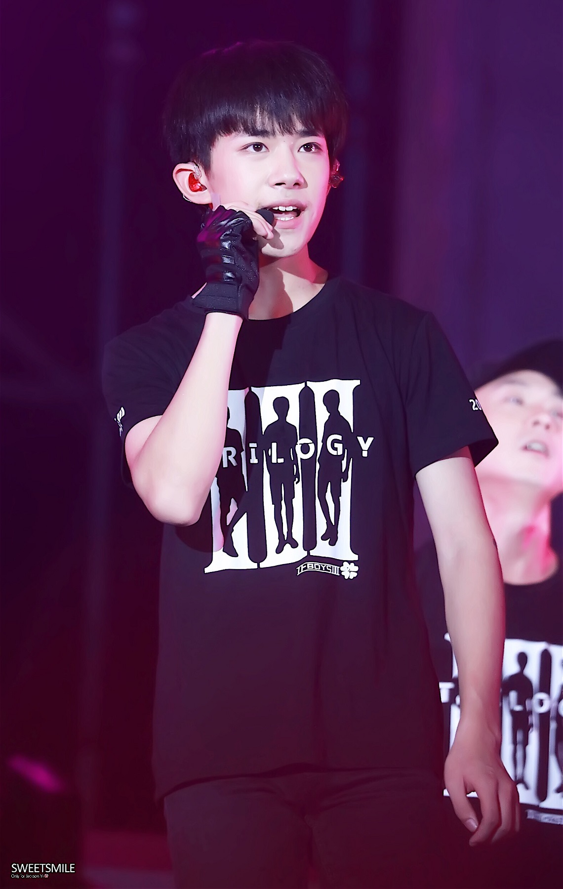  p>易烊千玺,2000年11月28日生于湖南怀化,中国内地男演员,歌手,舞者