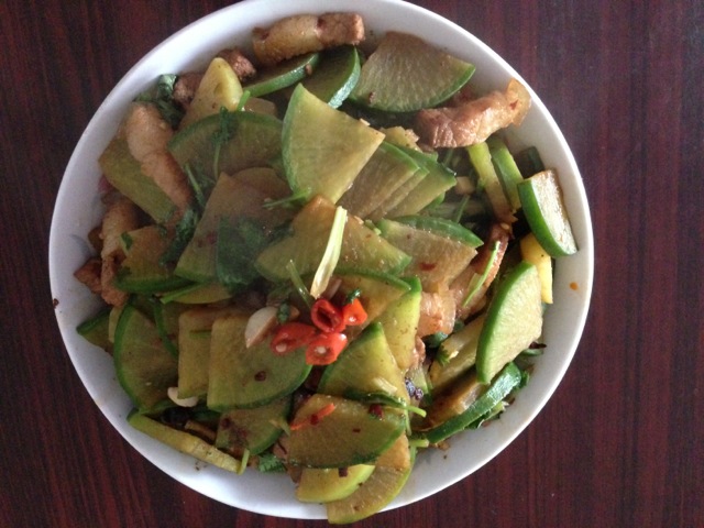 土猪肉烧青萝卜