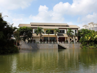 椰林湾占地202亩,总建筑面积23万平方米,是万宁大规模的度假休闲社区