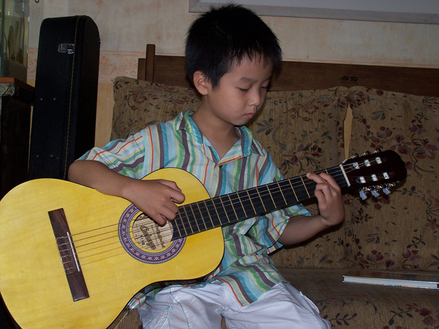  p>郑成河(1996年9月2日),原名郑晟河(2013年12月28日经纪人微博纠正)