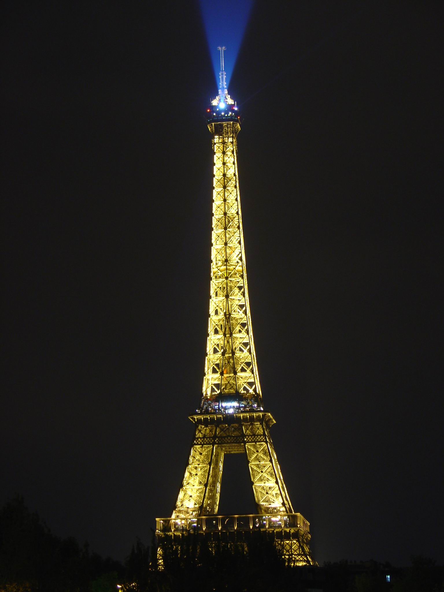  p>埃菲尔铁塔( i>法语:la tour eiffel;英语:the eiffel tower /i>)