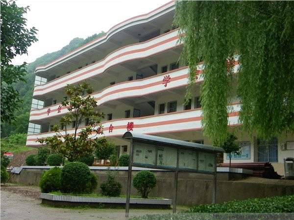 小河镇初级中学