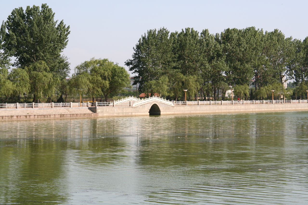  p>蚬河公园(原名梨香园),位于山东省烟台市莱阳市东区,1985年在梨园