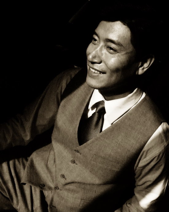  p data-id="gncoobaybw">张鹰,山东青岛人,中国男演员.