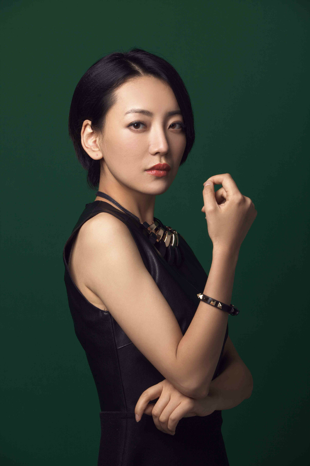  p data-id="gnx7g9oq6k">舒遥,中国大陆女演员,新生代女艺人.