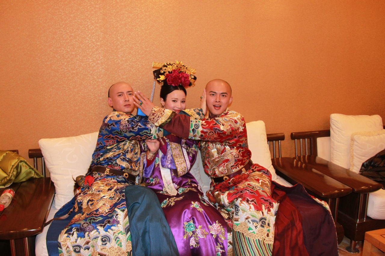 于浙江省金华市浦江县,毕业于浙江省艺术学院越剧表演班,中国女演员