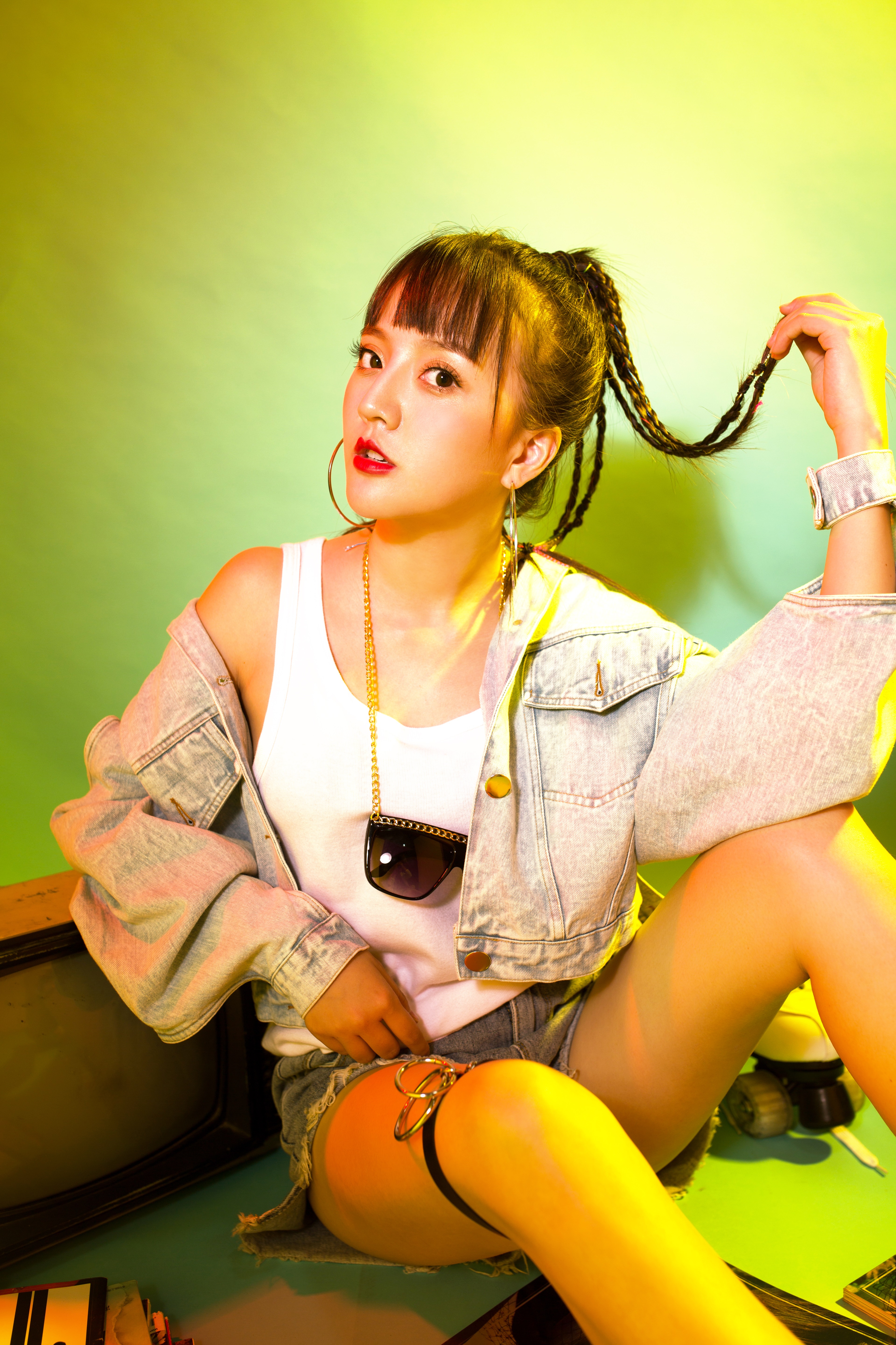 女, a target="_blank" href="/item/土家族/130719" data-lemmaid="