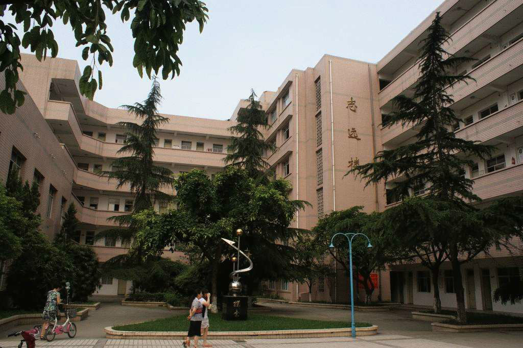  p>如果说广汉是川西平原上一颗璀璨的明珠,那么广汉市金雁中学便是这