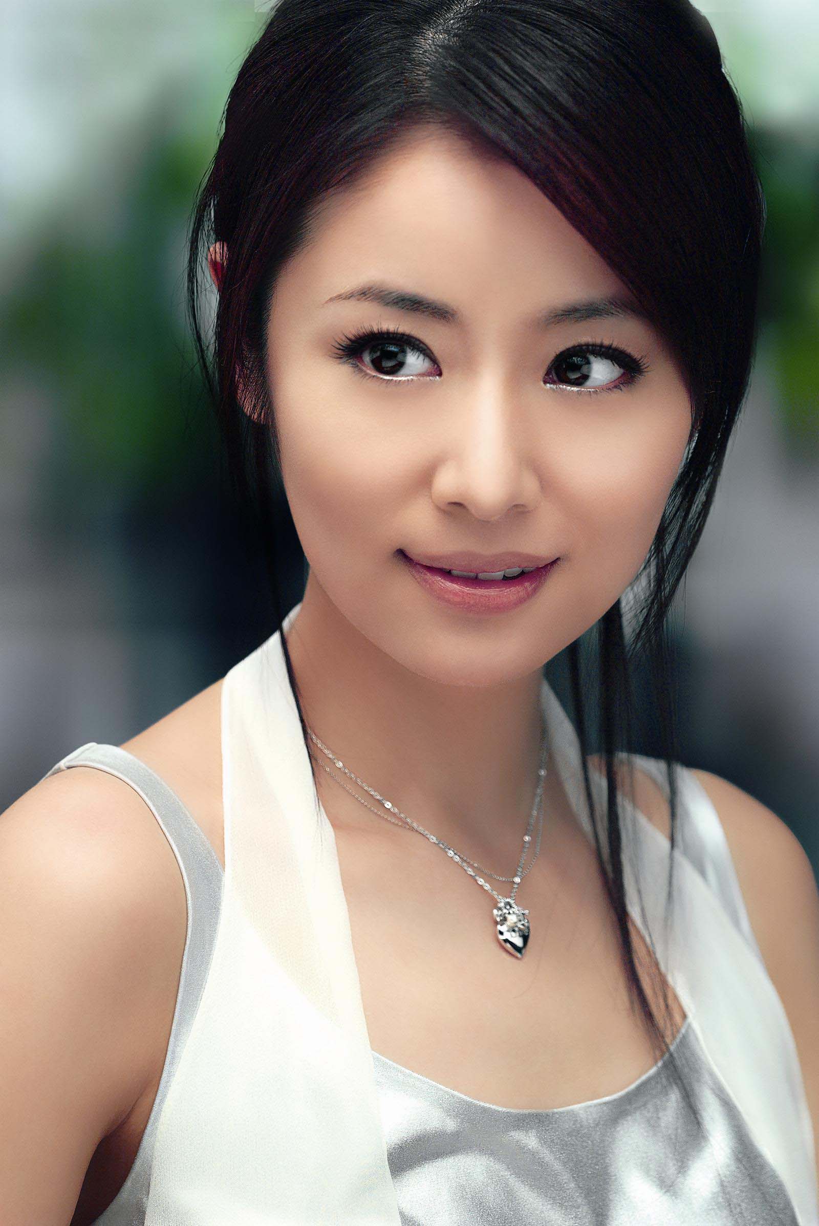  p>林心如(ruby lin),1976年1月27日出生于台湾省台北市,华语影视女