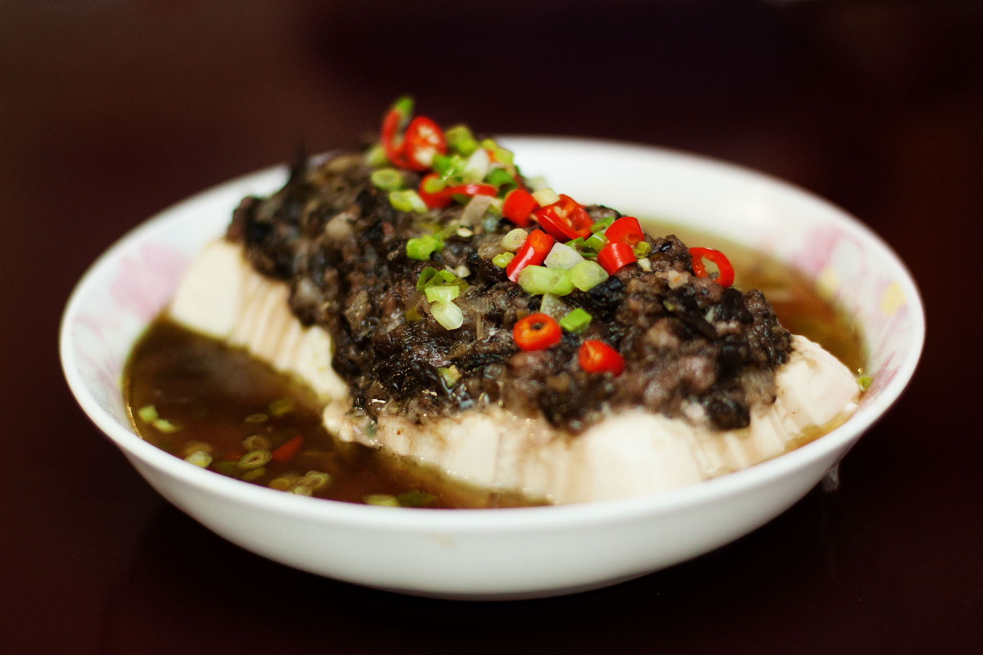  p>橄榄菜肉末蒸豆腐是一道简单的家常菜,所用材料为橄榄菜,肉末,胡椒