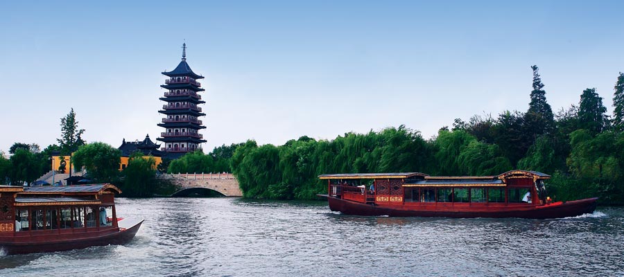  p>南湖景区,位于山东省 a target="_blank" href="/item/高唐县