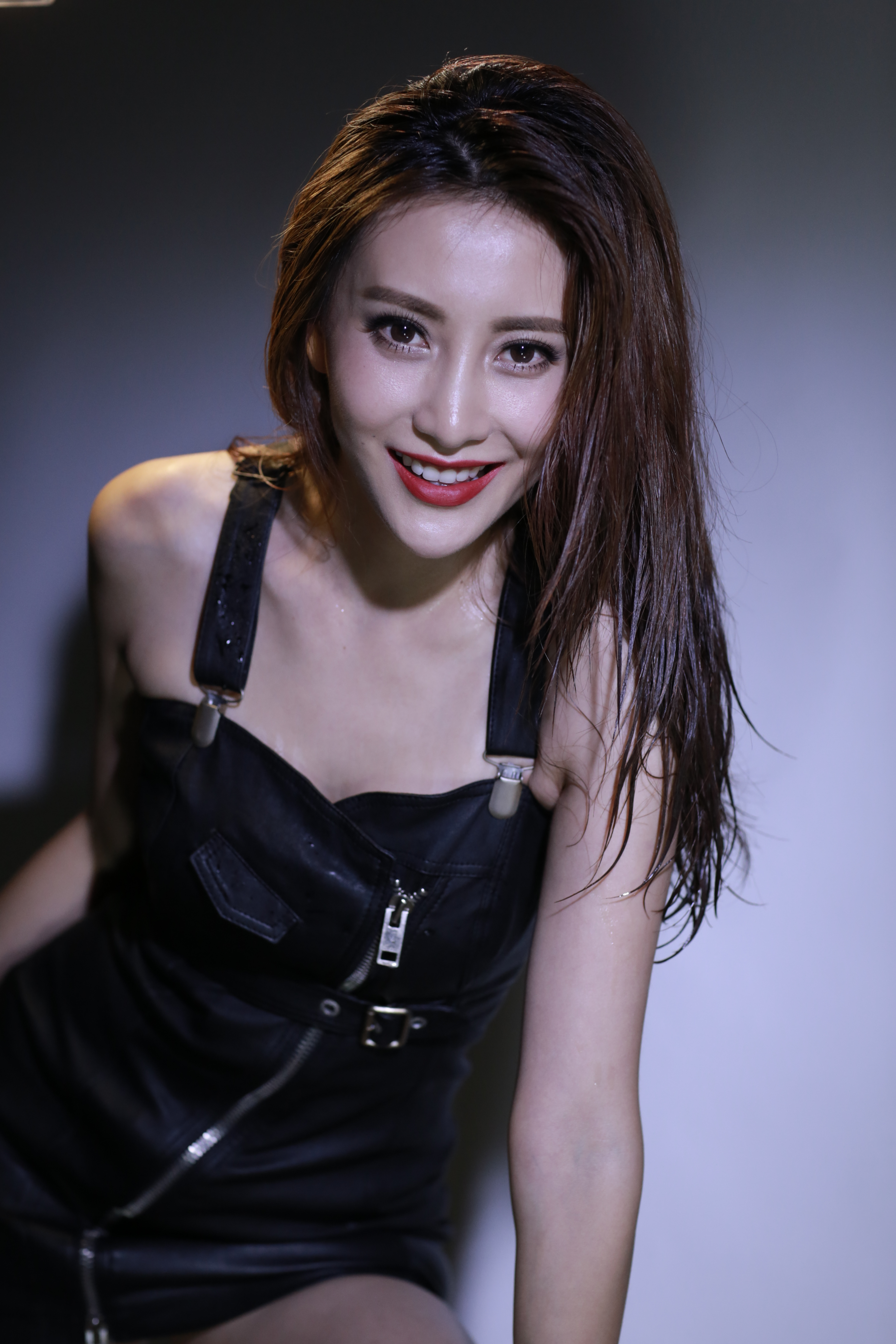  p data-id="gntc7axhqn">晨阳(原名陈阳),出生于北京市,中国内地女