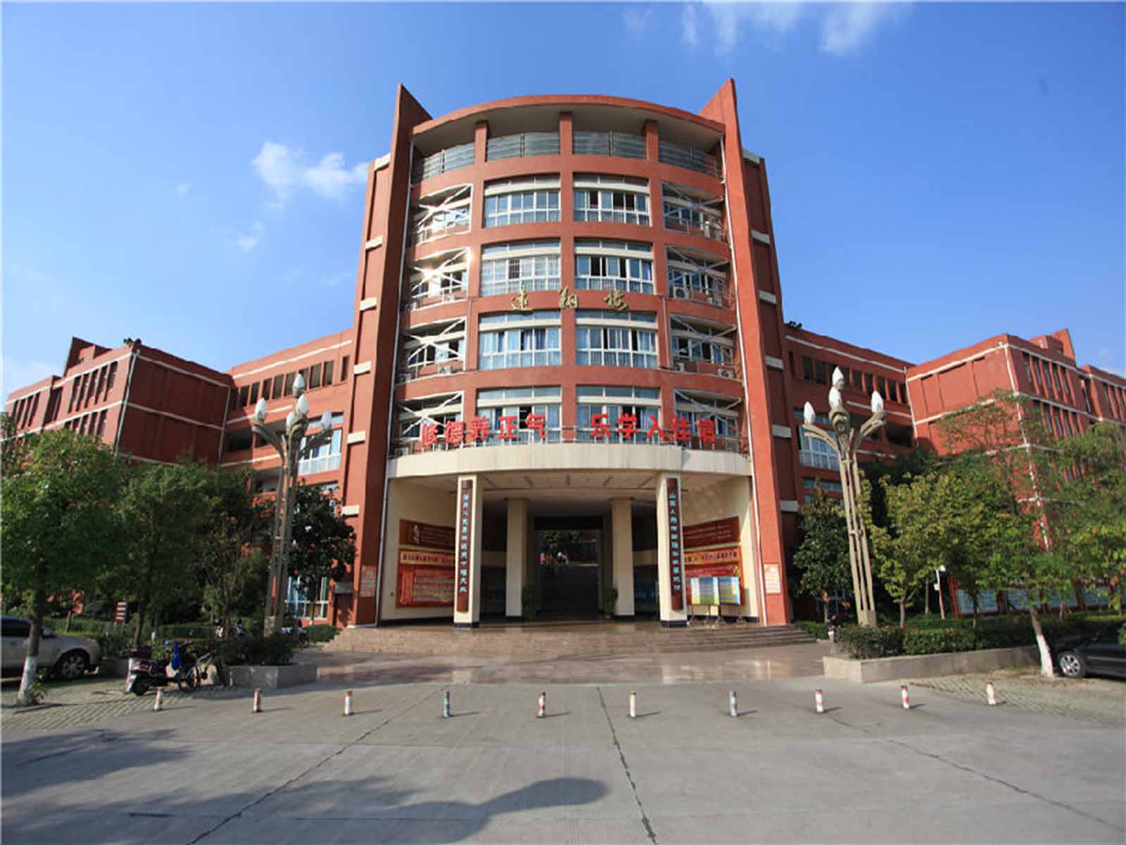  p>四川省绵阳中学(mianyang high school sichuan),简称绵中,是绵阳