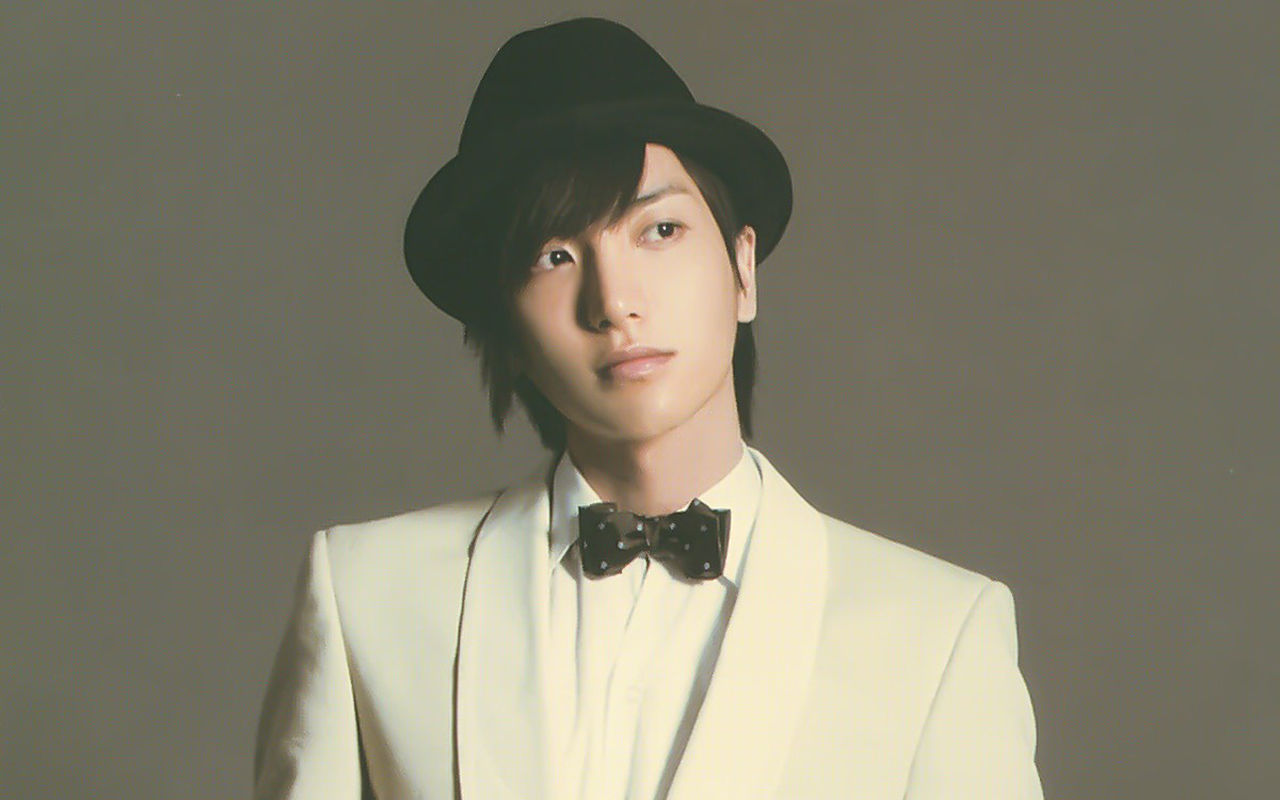  p data-id="gntxxud0v4">利特(      ),本名朴正洙(         ),1983