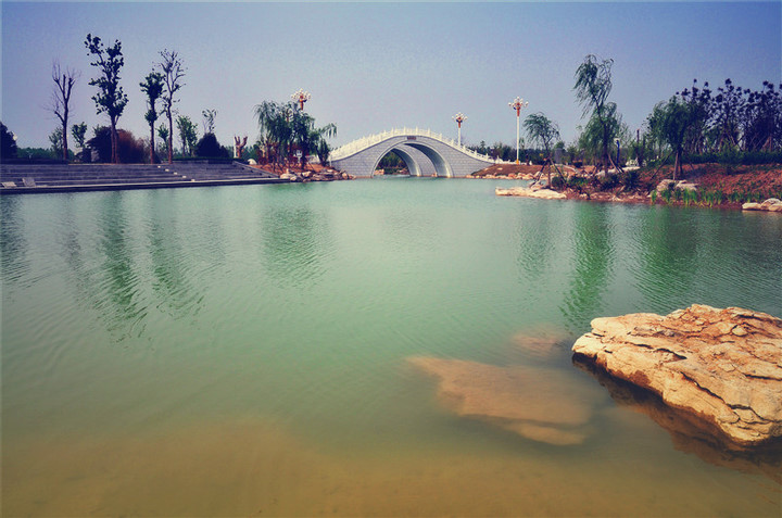  p data-id="gnbtxs8eq6">汶上县莲花湖湿地位于山东省济宁市汶上县