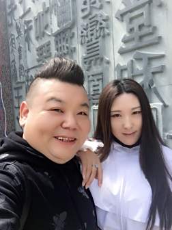 刘刚与爱人公开结婚证