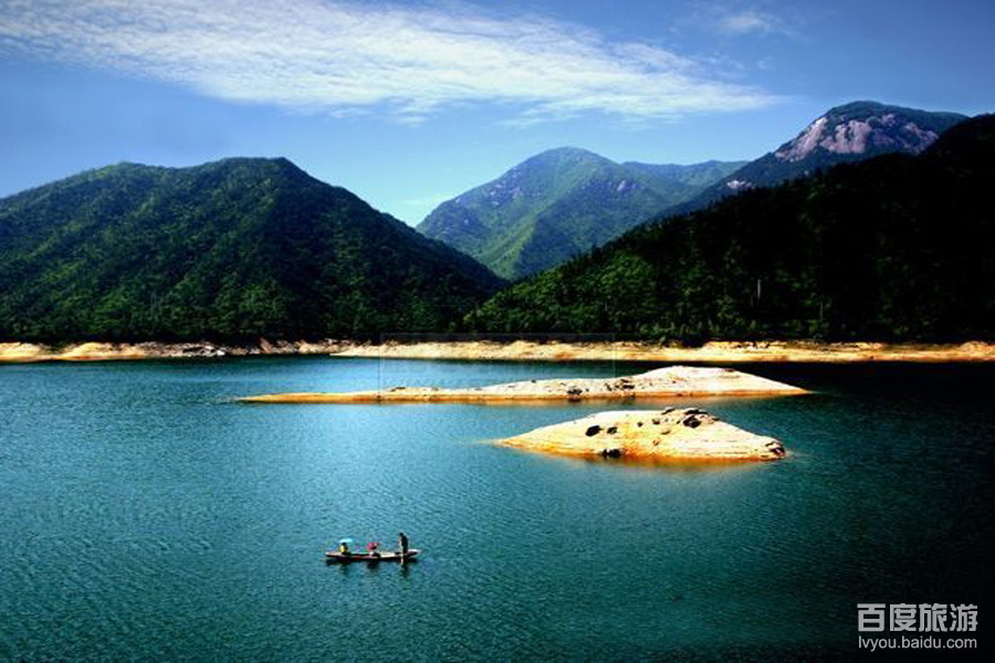  p>大洋湖,即大洋水库,位于大洋镇西五公里的深山峡谷间,七十年代建成