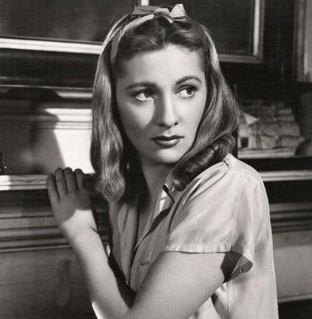 p>琼·芳登(joan fontaine,1917年11月21日—2013年12月15日),出生于