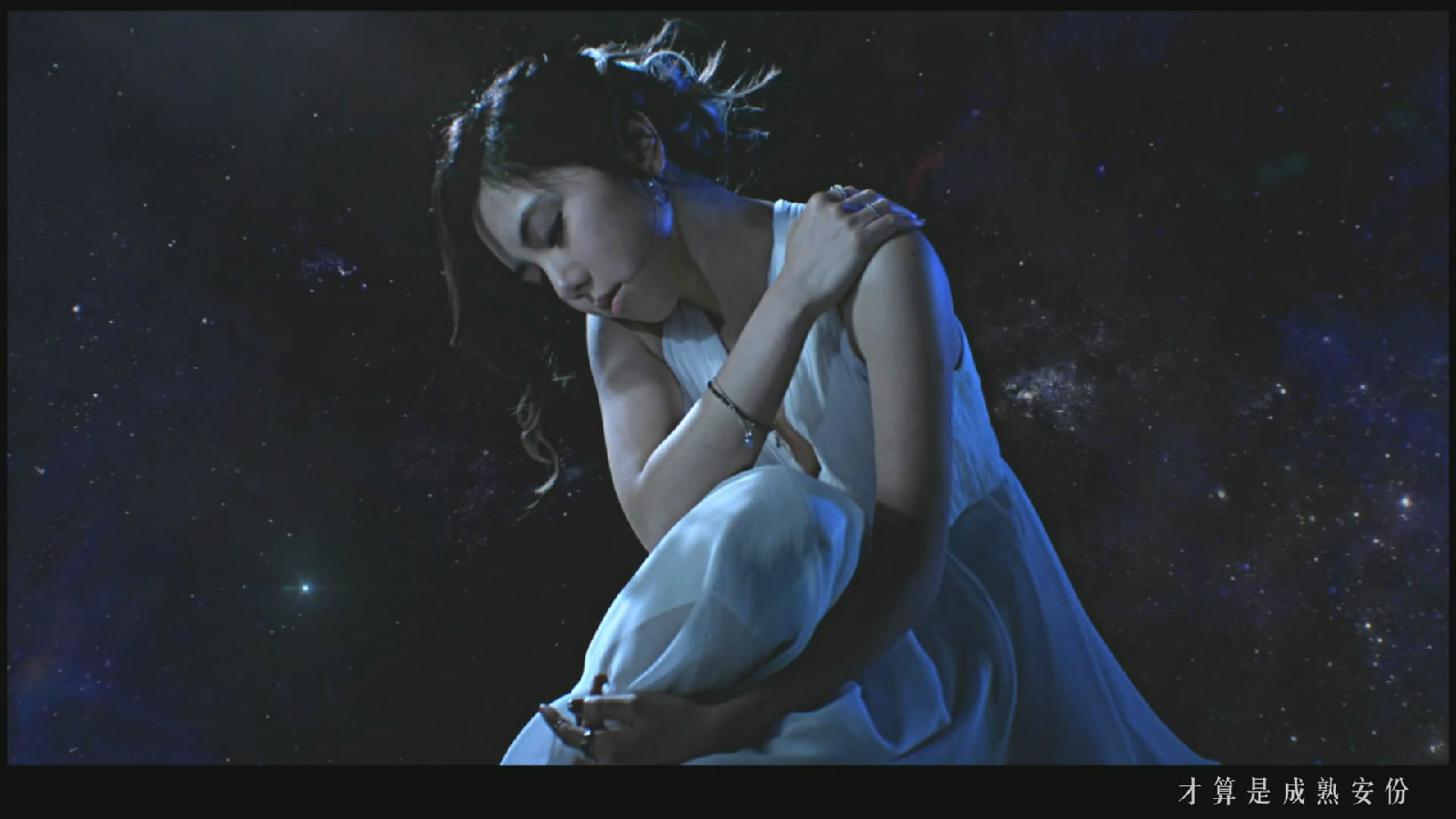  p>《盲点》由 a target="_blank" href="/item/邓紫棋/6798196" data