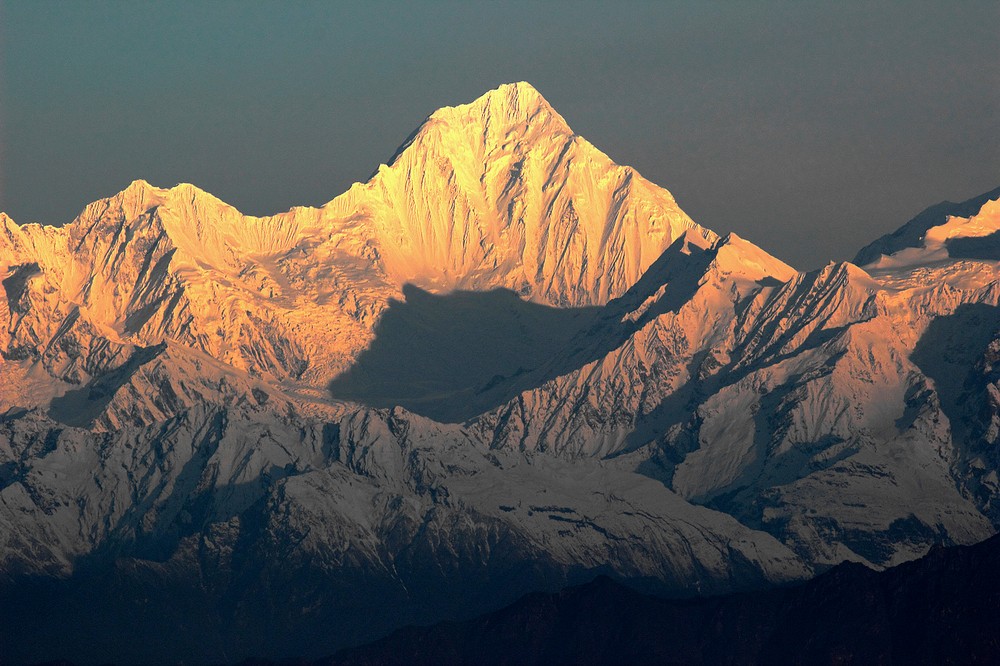 四川省康定以南,是 a target="_blank" href="/item/大雪山/31616"