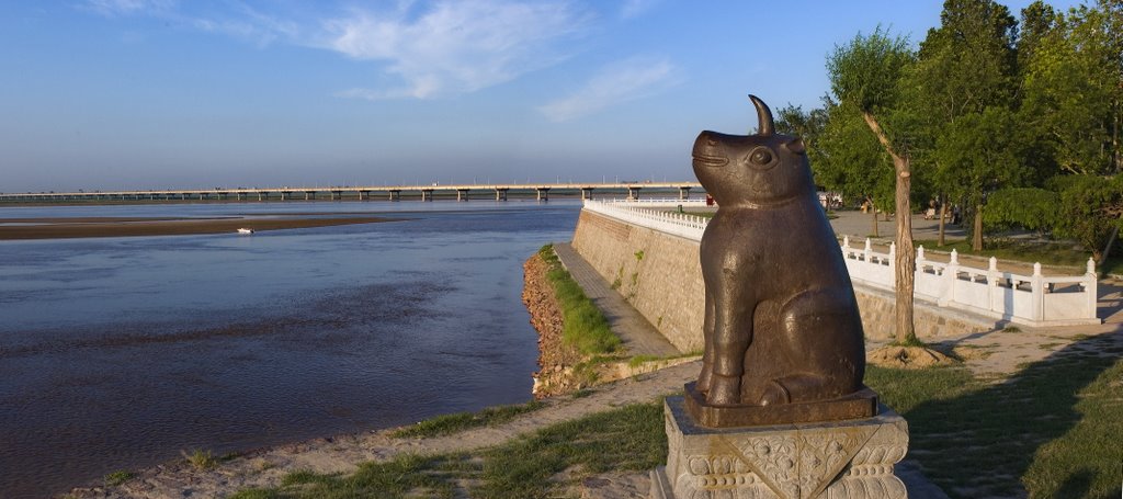黄河花园口旅游区,位于河南省 a target="_blank" href="/item/郑州市
