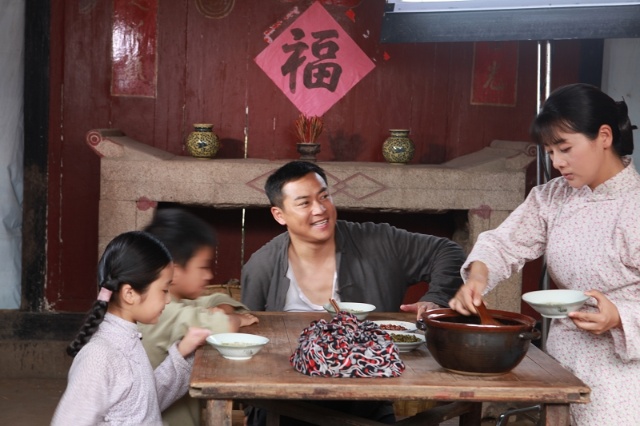  p>《奶奶再爱我一次》是由 a href="#" data-lemmaid="7650876">东阳