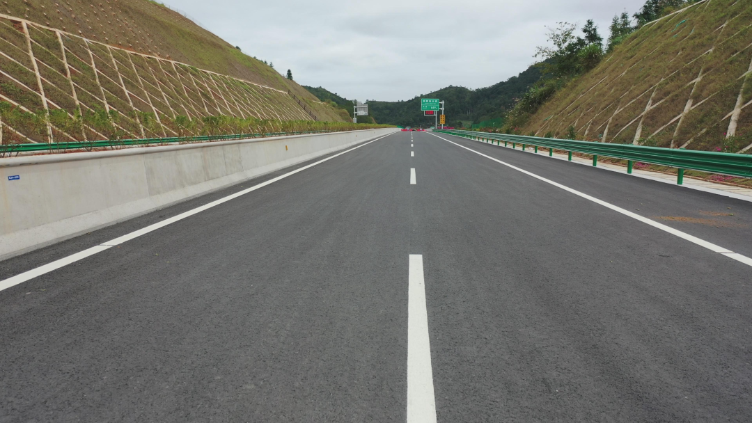  p>寻乌—龙川高速公路(xunwu–longchuan expressway),简称"寻龙高速