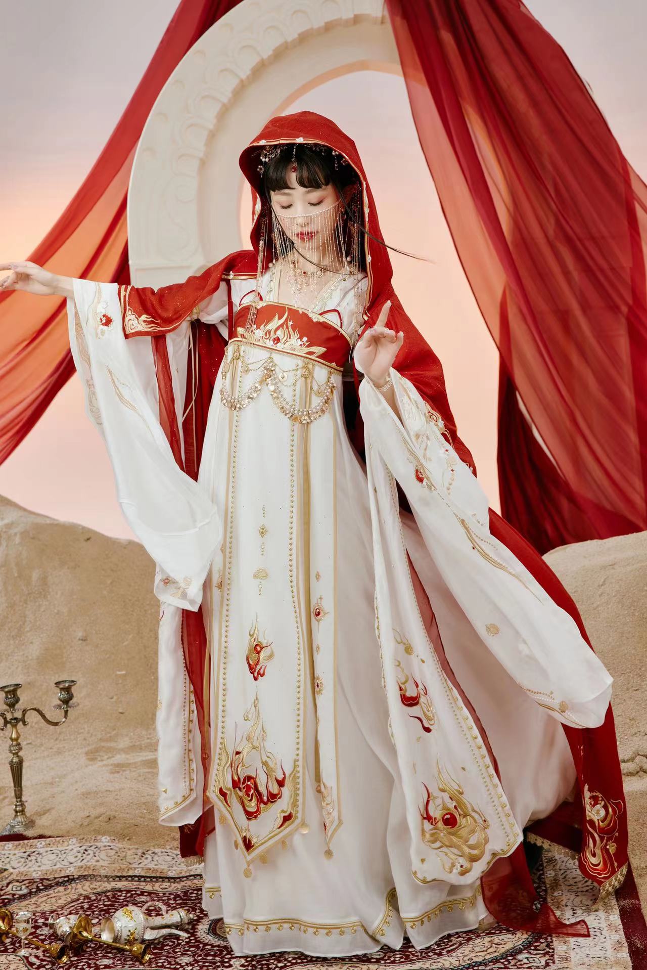 作为中国浪漫新汉服品牌,十三余品牌创立