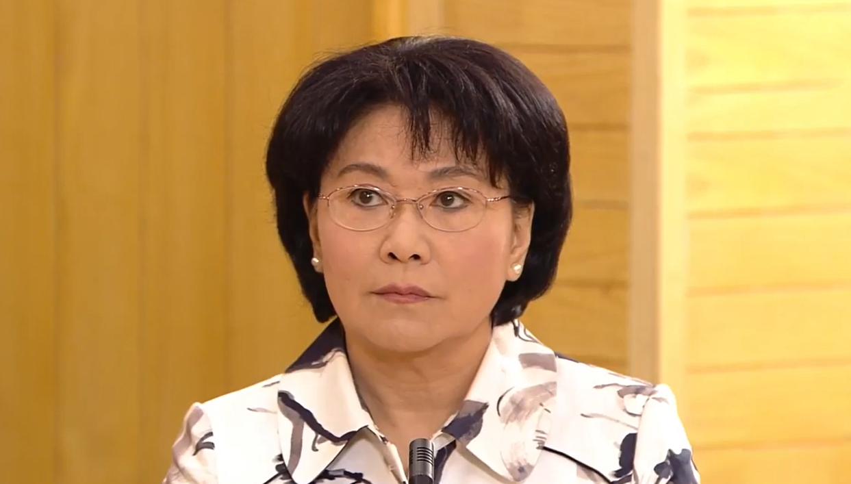 是时装电视剧《溏心风暴之家好月圆》中的角色,由演员李司棋饰演