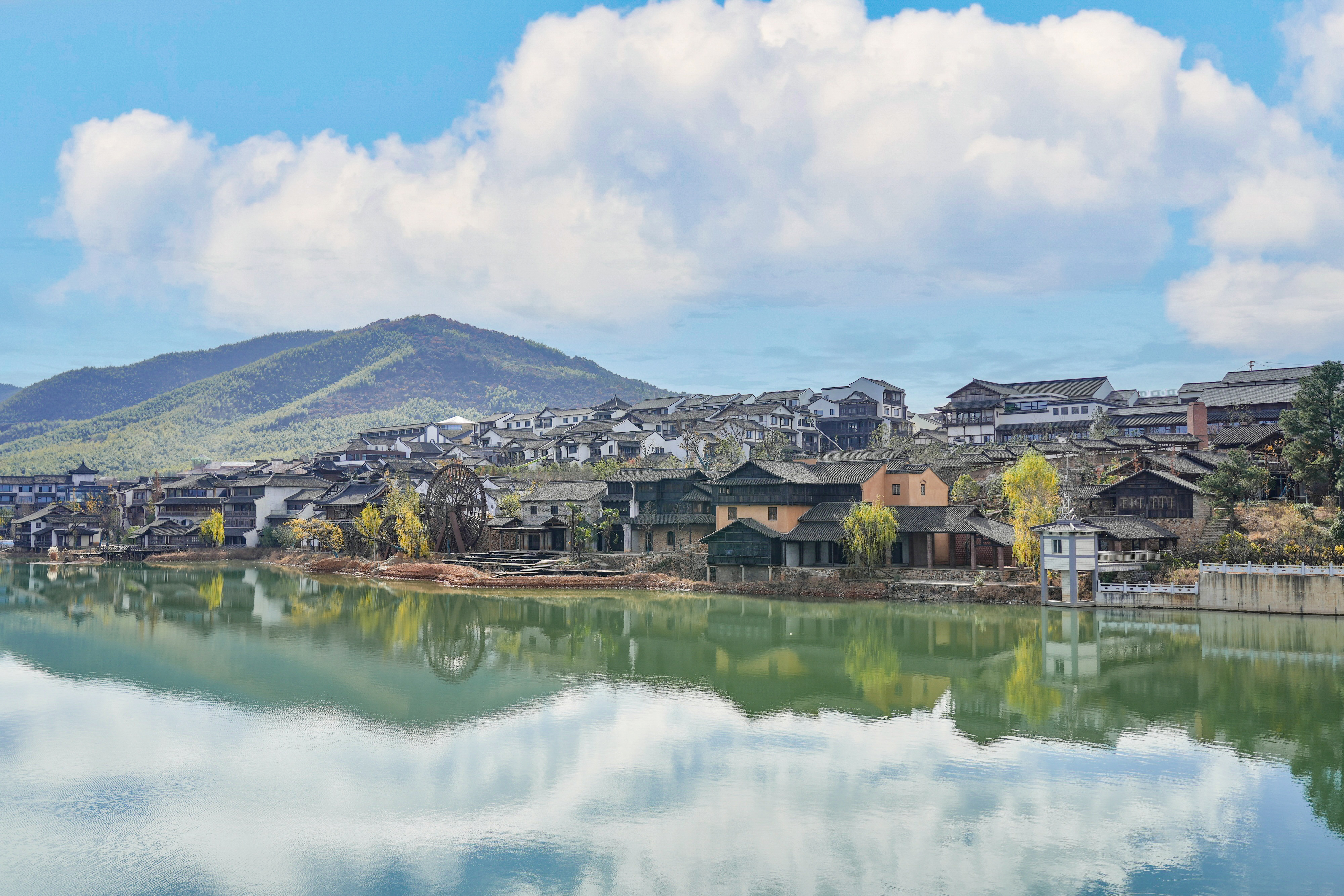 data-ctrid="u8cnwfyl3edd">窑湖小镇(yaohu town),位于江苏省宜兴市