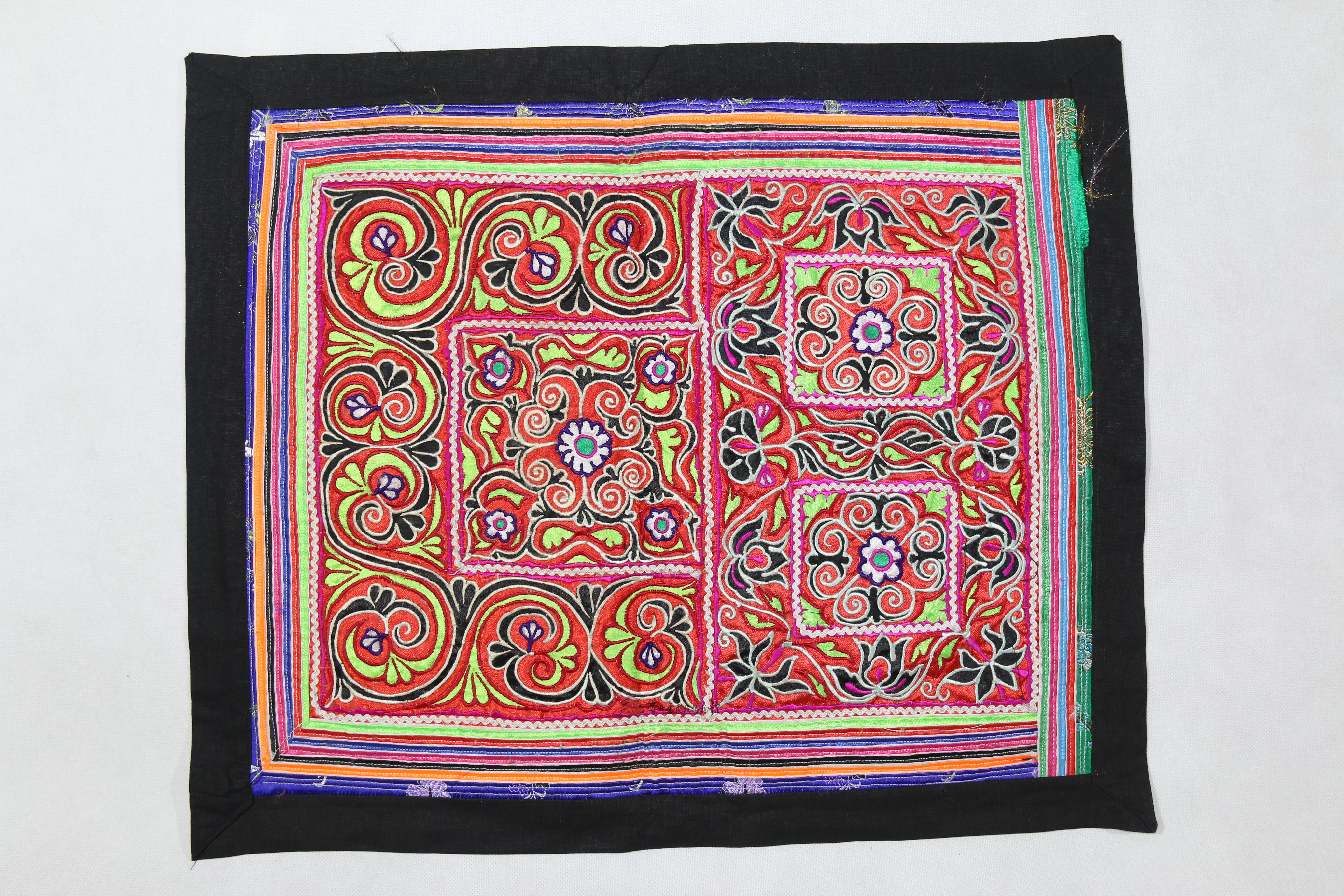 当代六盘水苗族布贴花纹围腰绣片